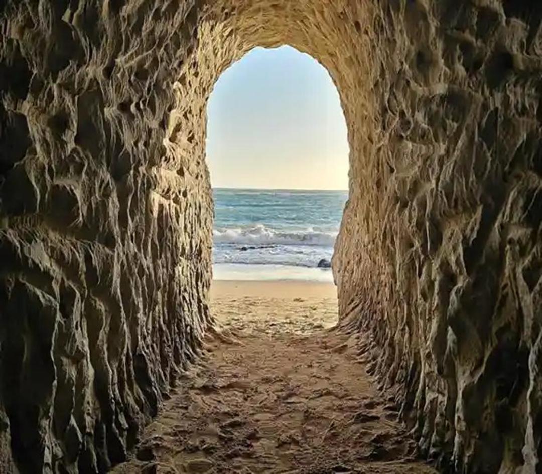 غار دستکند گردنه عشاق